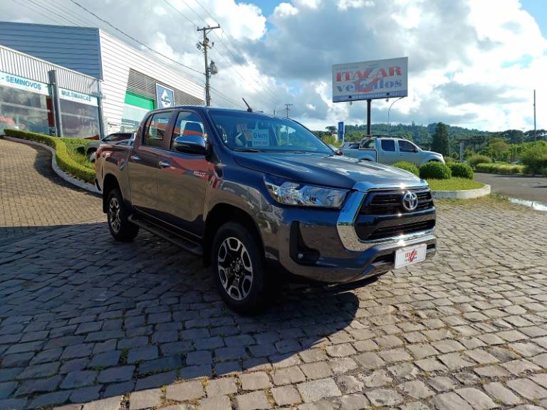 TOYOTA - HILUX - 2024/2024 - Cinza - Sob Consulta