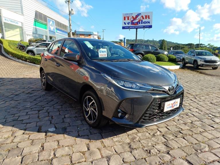 TOYOTA - YARIS - 2024/2024 - Cinza - Sob Consulta