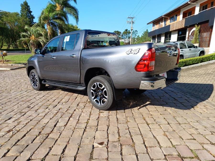 TOYOTA - HILUX - 2024/2024 - Cinza - Sob Consulta