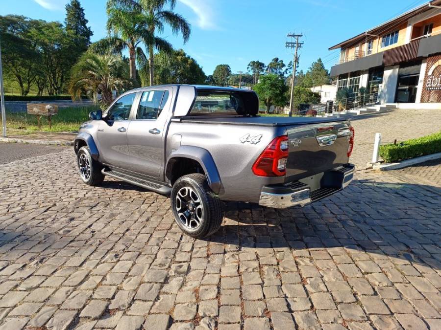 TOYOTA - HILUX - 2024/2024 - Cinza - Sob Consulta