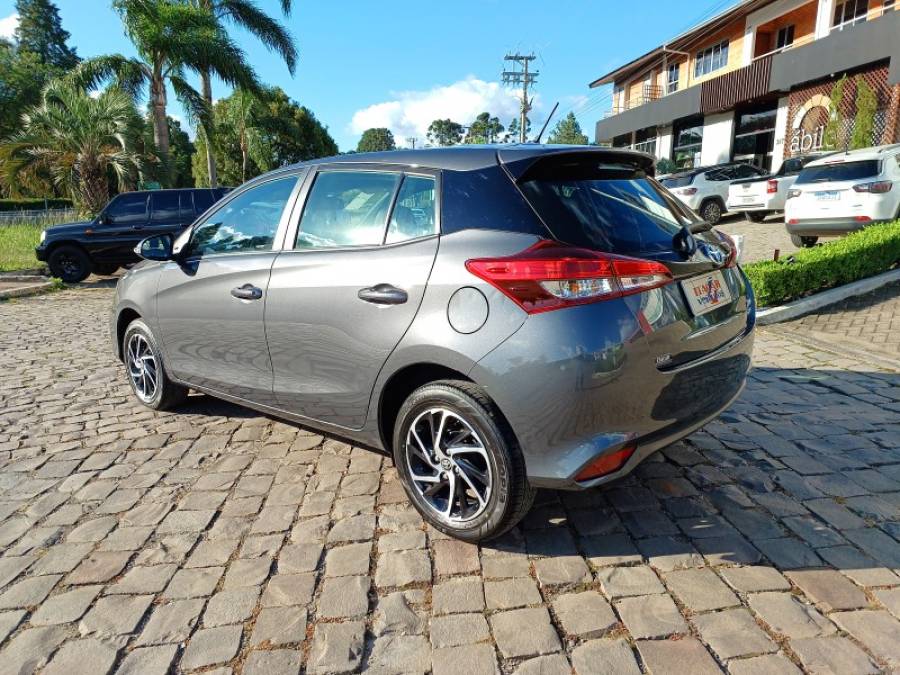 TOYOTA - YARIS - 2024/2024 - Cinza - Sob Consulta